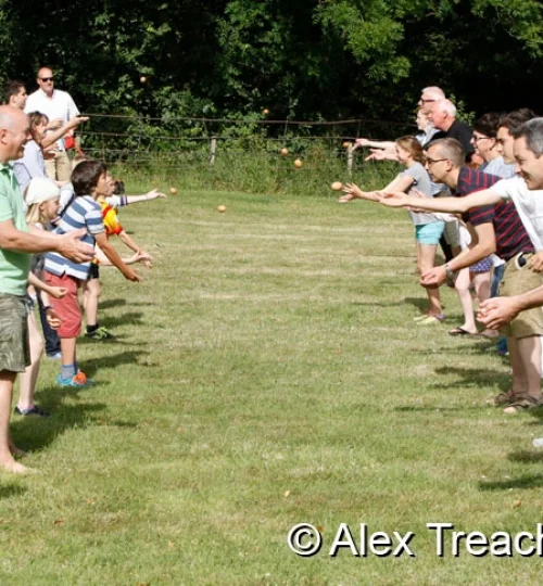 Moorlinch Summer Fete 2015 Retro games – Egg catching